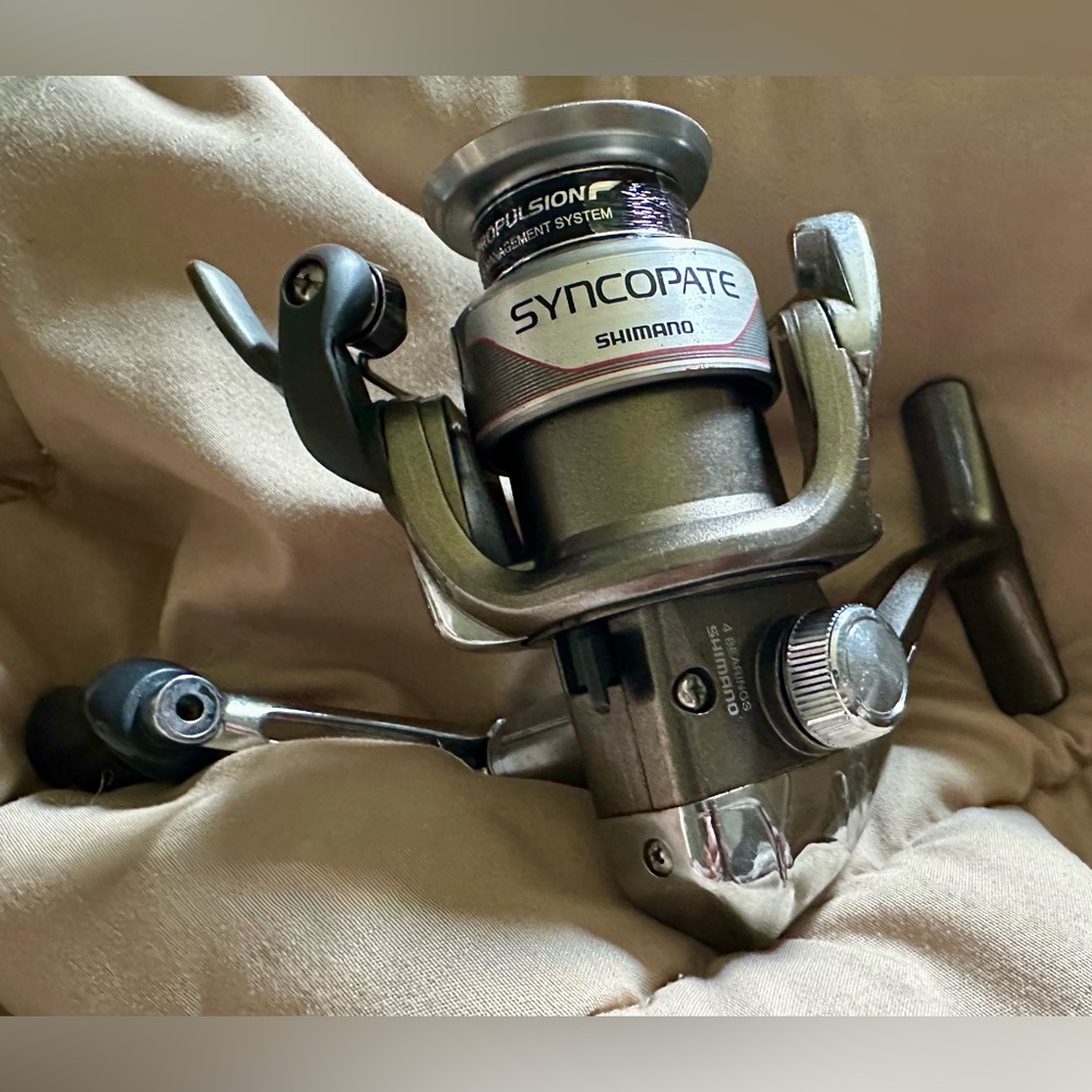 Shimano 1000FG Silver and Black Reel